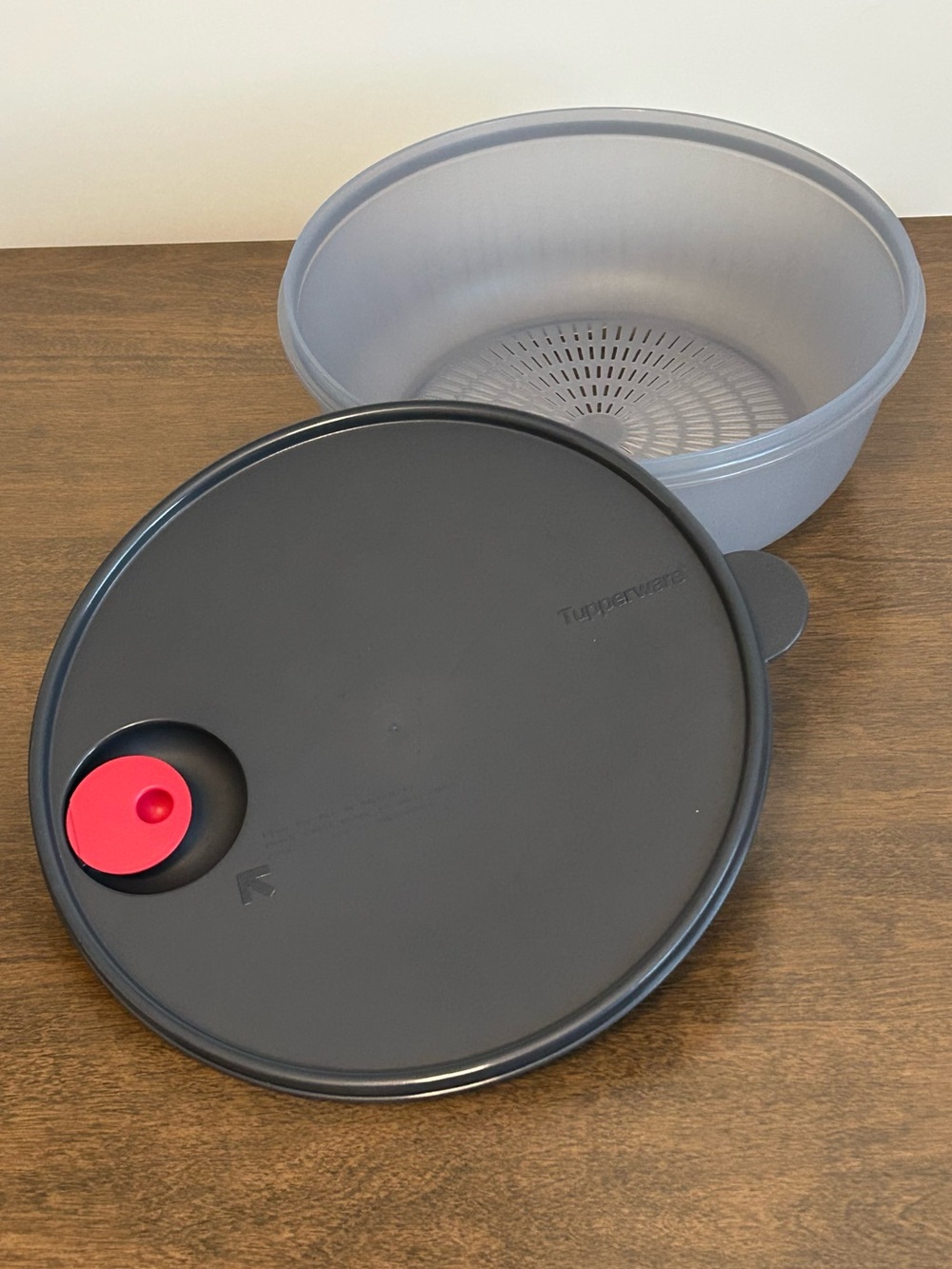 TUPPERWARE CRYSTALWAVE 10" COLANDER STRAINER STEAMER WITH VENT SEAL #2651B-1